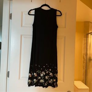 New Sleeveless sundress w floral detail sz L Kilig
